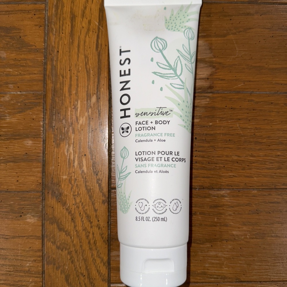 The Honest Company Face and Body Lotion - Sensitive -‎ 8.5 FL oz